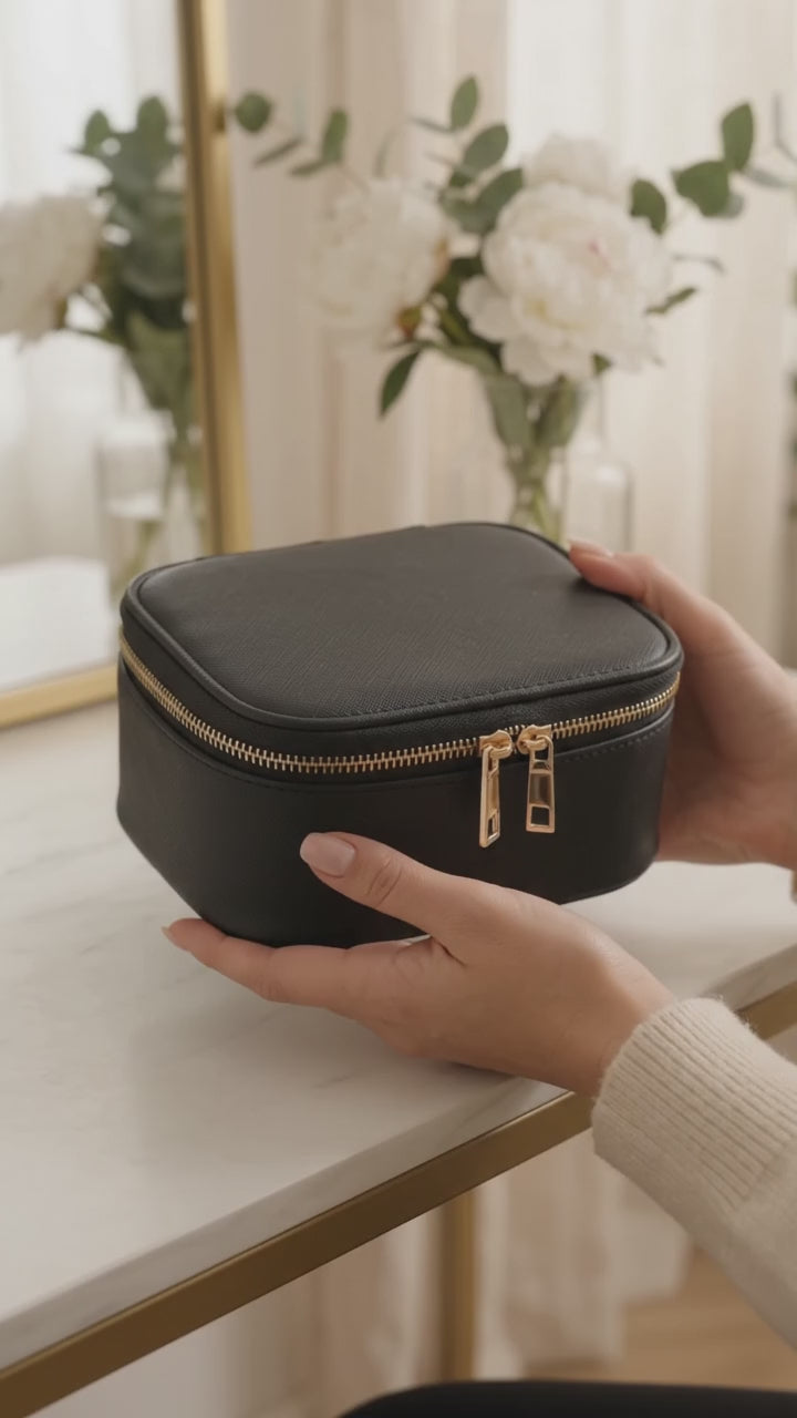 Ouverture de la Trousse Lumière, le miroir LED s'allume